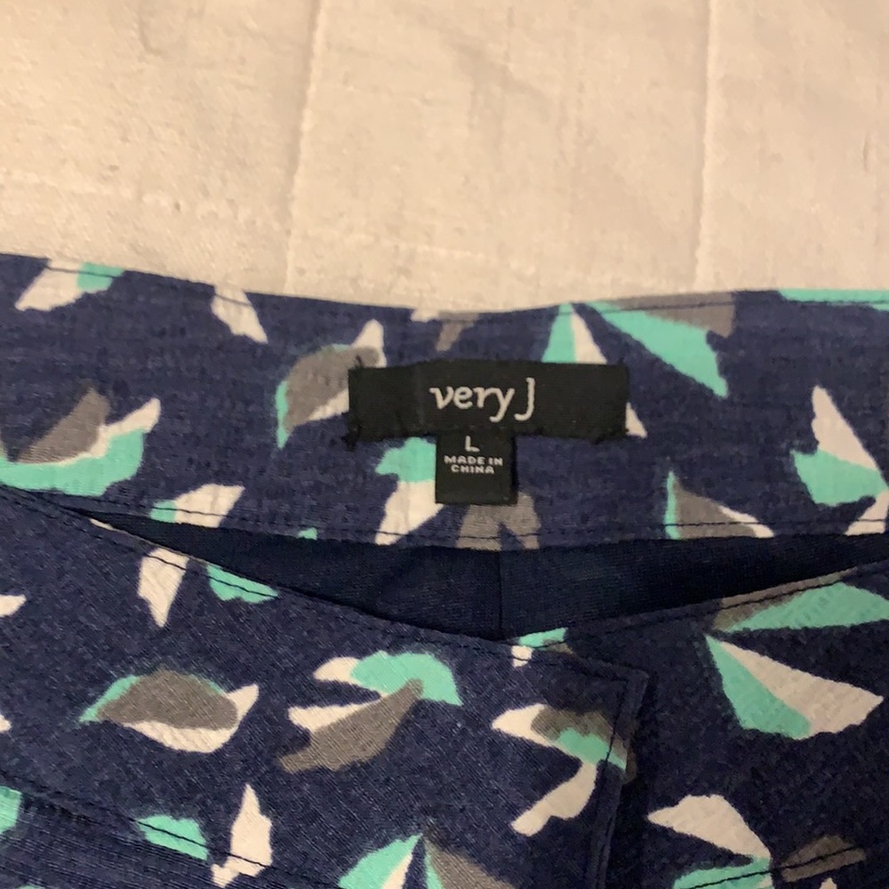 Patterned High Rise Shorts - Picture 3 of 3